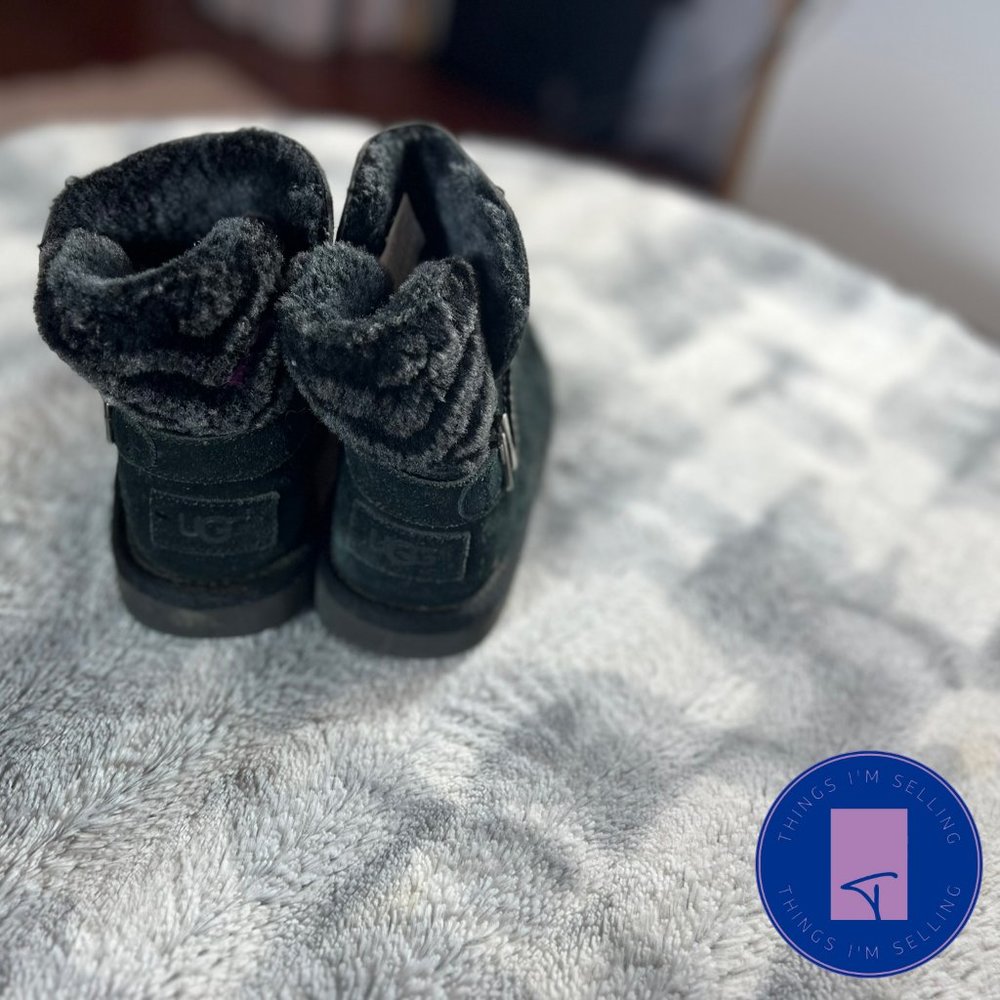 UGG Kids Classic (Little Kid/Big Kid) Size 13 Boots